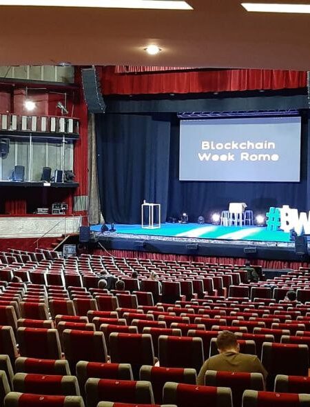 La scorsa settimana abbiamo presenziato alla Blockchain Week Rome che si è tenuta dall'8 al 12 di maggio. Cinque giorni di Corso e Summit al Teatro Sistina.