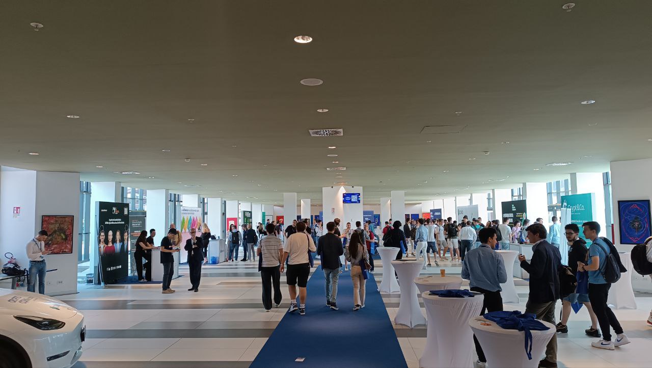 L'8 e il 9 giugno si è tenuta presso Fico Eataly World a Bologna, la quinta edizione della Crypto Coinference. Crypto Coinference è un evento che nasce nel 2017, organizzato da Moneywide.