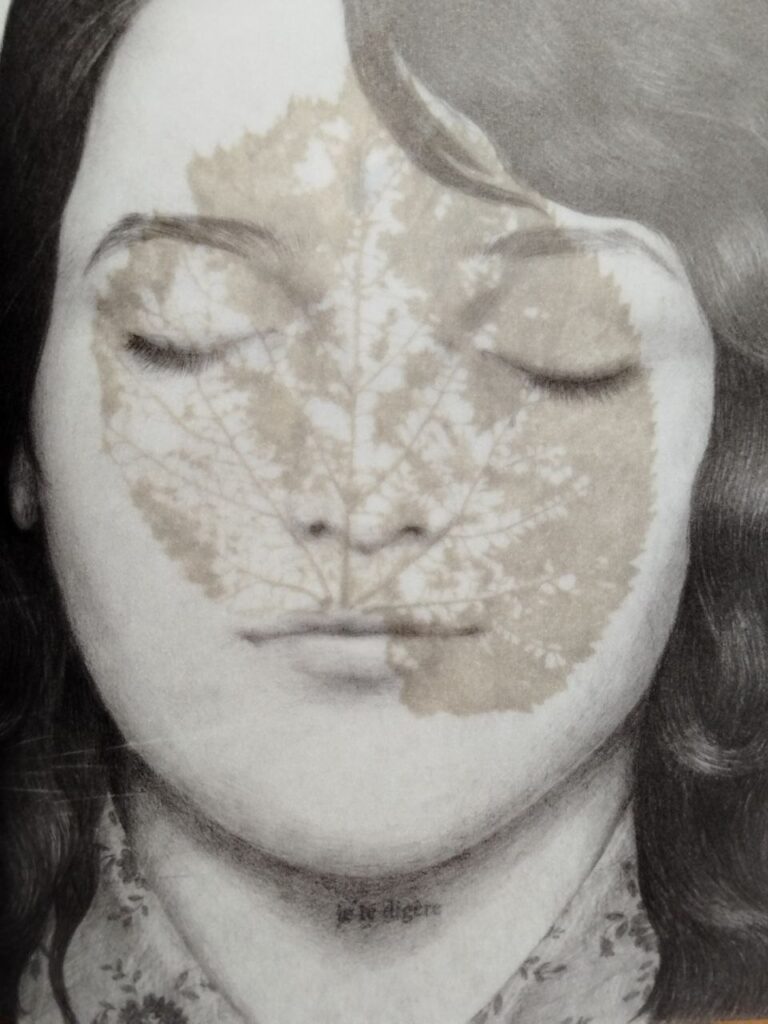 Nel tratto delicato di Joanna Concejo, il volto diventa memoria, natura e presenza. In Tu es là, l’immagine non accompagna il testo, ma lo precede e lo amplia, suggerendo che alcuni sentimenti trovano espressione compiuta soltanto nel linguaggio silenzioso dell’illustrazione.